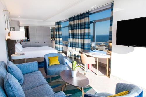 Suite Mediterránea del hotel Hilton Diagonal Mar Barcelona. Foto 9