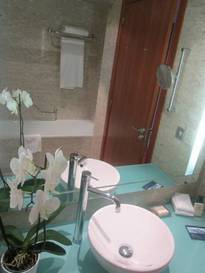 Habitación doble Lujo del hotel Hilton Diagonal Mar Barcelona. Foto 4