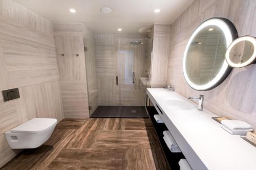 Suite de 1 dormitorio del hotel Hilton Diagonal Mar Barcelona