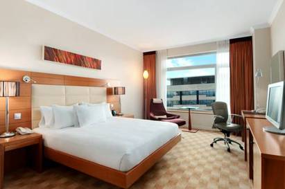 Habitación Vista Parcial al Mar del hotel Hilton Diagonal Mar Barcelona. Foto 2