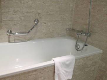 Habitación Vista Parcial al Mar del hotel Hilton Diagonal Mar Barcelona. Foto 3