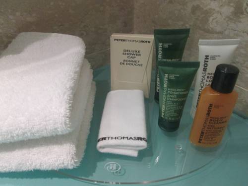 Habitación doble 1 Cama king del hotel Hilton Diagonal Mar Barcelona. Foto 4