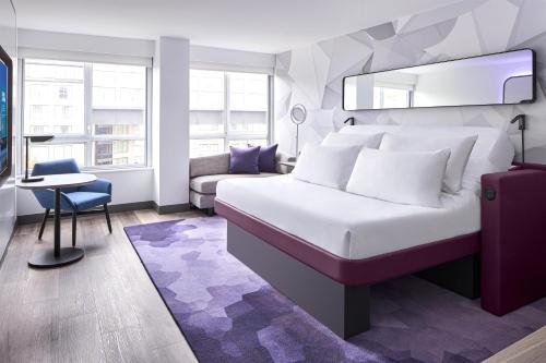 Habitación Doble Premium con vistas (cama doble extra grande del hotel Yotel Washington Dc. Foto 2