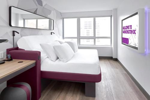 Habitación Doble Premium con vistas (cama doble extra grande del hotel Yotel Washington Dc. Foto 4