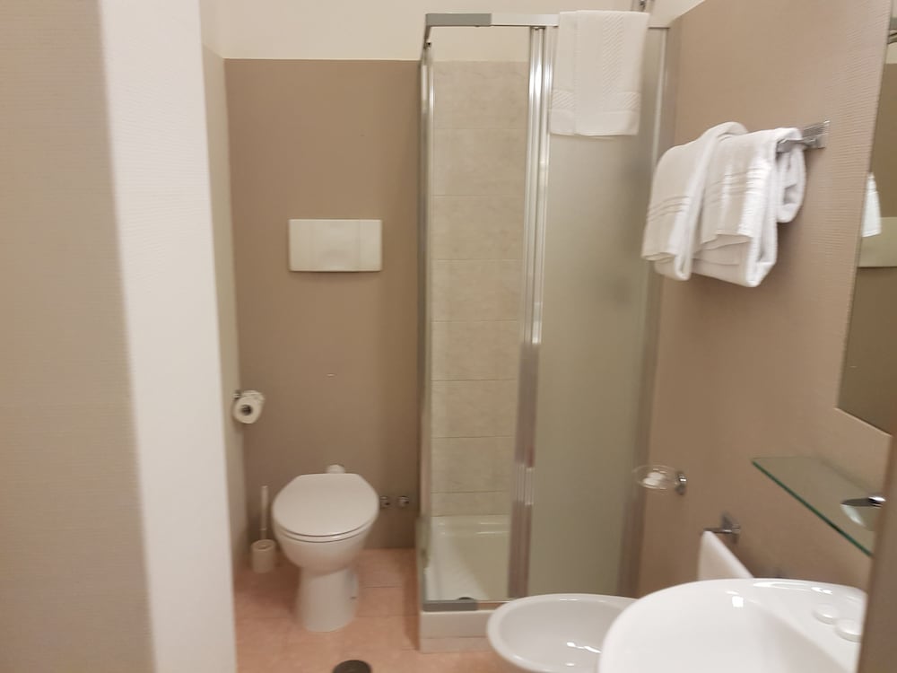 Habitación estándar doble, 1 cama doble del hotel Ibis Styles Trani. Foto 7