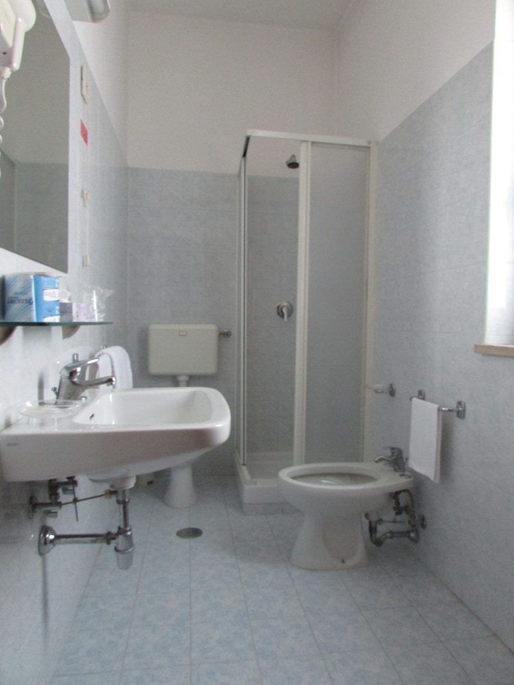 Habitación estándar, 1 cama individual del hotel Ibis Styles Trani. Foto 5
