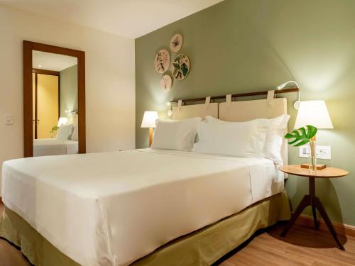 Habitación Clásica con cama grande del hotel Grand Mercure Rio De Janeiro Copacabana. Foto 2