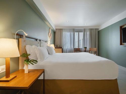 Apartamento Superior con 1 cama extragrande y adaptado para personas con discapacidad del hotel Grand Mercure Rio De Janeiro Copacabana. Foto 2