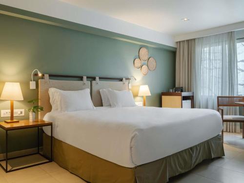 Apartamento Superior con 1 cama extragrande y adaptado para personas con discapacidad del hotel Grand Mercure Rio De Janeiro Copacabana. Foto 3