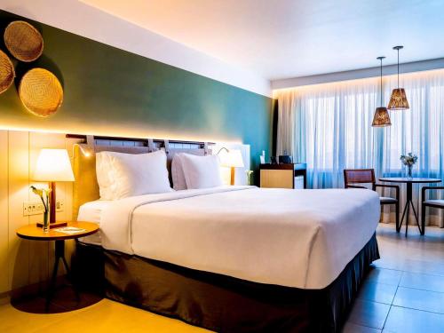 Habitación Deluxe con vistas a la ciudad - cama extragrande del hotel Grand Mercure Rio De Janeiro Copacabana