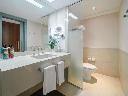 Habitación Deluxe con 2 camas individuales y vistas a la ciudad del hotel Grand Mercure Rio De Janeiro Copacabana. Foto 2