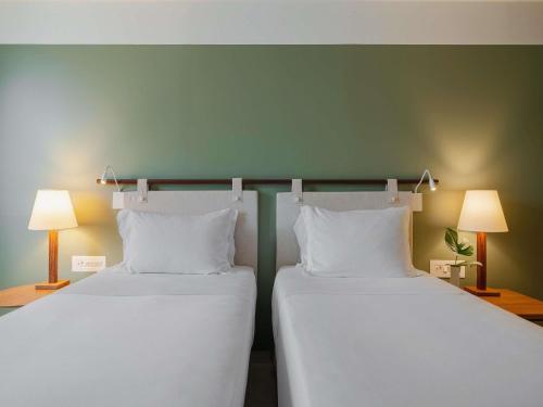 Habitación Deluxe con 2 camas individuales y vistas a la ciudad del hotel Grand Mercure Rio De Janeiro Copacabana. Foto 4