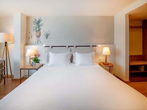 Suite Executive con cama extragrande y vistas al mar del hotel Grand Mercure Rio De Janeiro Copacabana. Foto 3