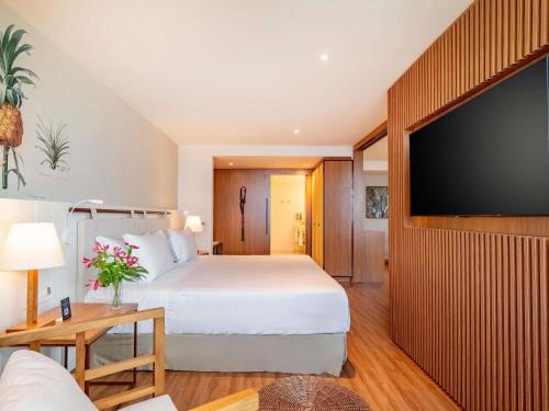 Suite Executive con cama extragrande y vistas al mar del hotel Grand Mercure Rio De Janeiro Copacabana. Foto 9