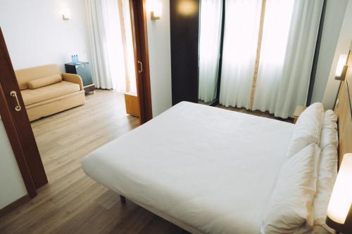 Habitación Familiar del hotel Bonalba Alicante. Foto 5