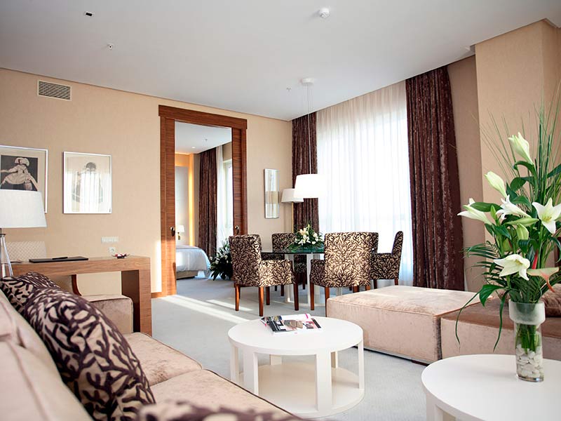 Suite Junior del hotel Sercotel Sorolla Palace