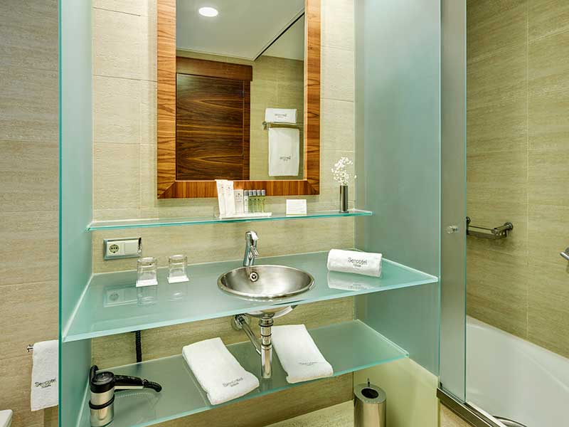 Suite Junior del hotel Sercotel Sorolla Palace. Foto 1