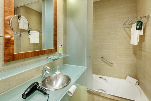 Habitación Doble Superior del hotel Sercotel Sorolla Palace