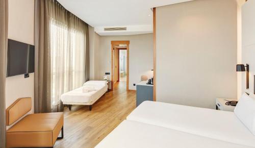 Habitación Doble Superior del hotel Sercotel Sorolla Palace. Foto 6