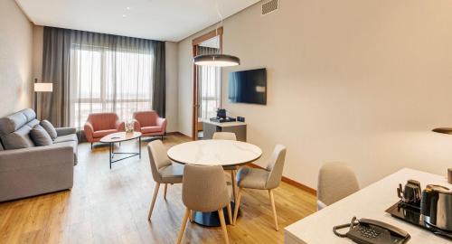 Suite Junior del hotel Sercotel Sorolla Palace. Foto 5