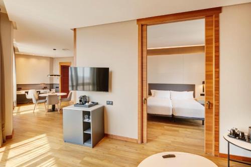 Suite Junior del hotel Sercotel Sorolla Palace. Foto 6