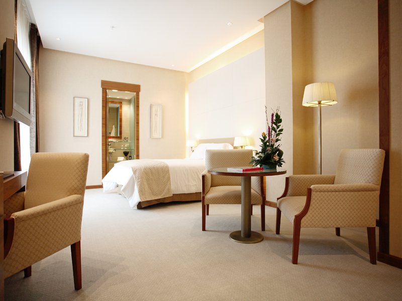 Habitación Doble Superior del hotel Sercotel Sorolla Palace. Foto 9