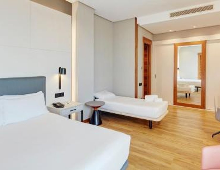 Habitación Doble Superior del hotel Sercotel Sorolla Palace. Foto 1