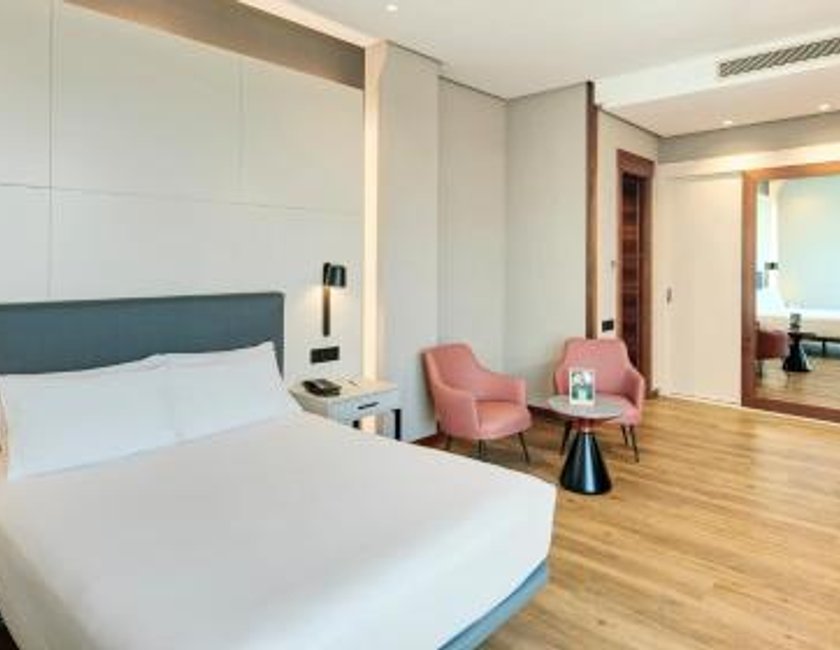 Habitación Doble Superior del hotel Sercotel Sorolla Palace. Foto 3