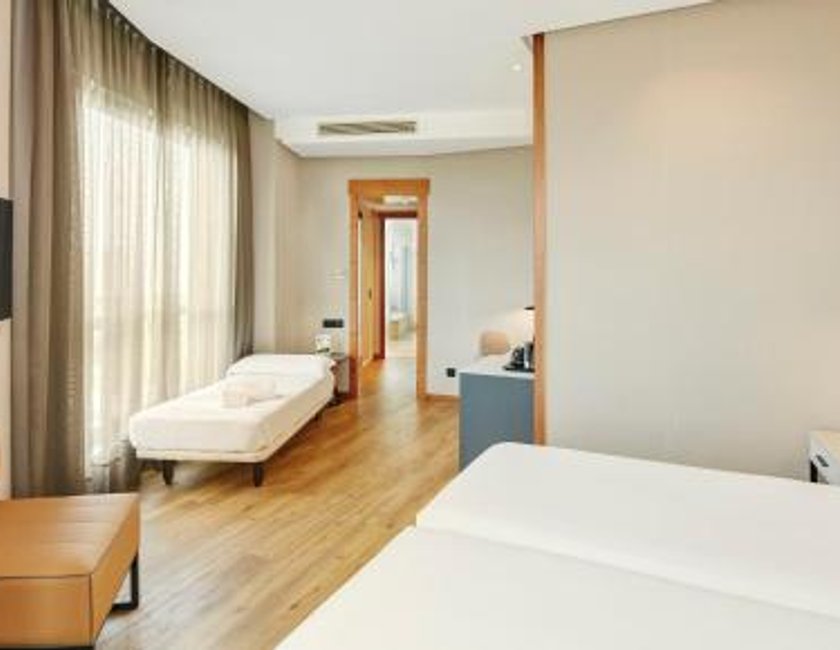 Habitación Doble Superior del hotel Sercotel Sorolla Palace. Foto 7