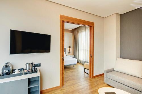 Suite Junior del hotel Sercotel Sorolla Palace. Foto 2