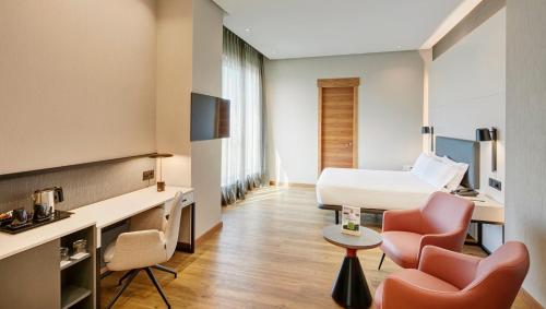 Habitación Doble Superior del hotel Sercotel Sorolla Palace. Foto 2