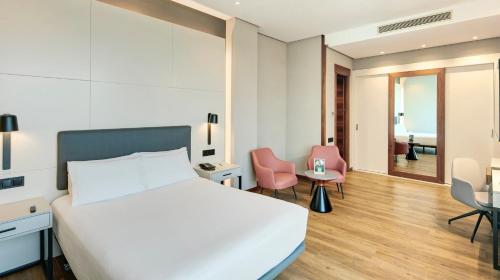 Habitación Doble Superior del hotel Sercotel Sorolla Palace. Foto 3