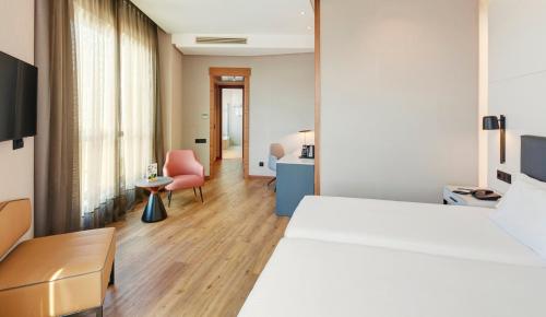 Habitación Doble Superior del hotel Sercotel Sorolla Palace. Foto 5