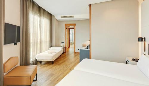Habitación Doble Superior del hotel Sercotel Sorolla Palace. Foto 7
