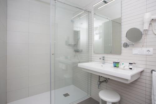 Habitación Doble - 2 camas del hotel Casual De Las Olas San Sebastian. Foto 10
