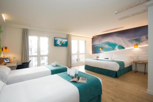 Habitación Cuádruple del hotel Casual De Las Olas San Sebastian. Foto 1