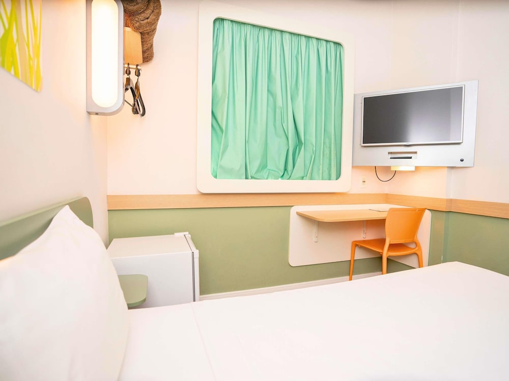 Apartamento de categoría superior con cama doble y minibar del hotel Ibis Budget São Bernardo Do Campo. Foto 1