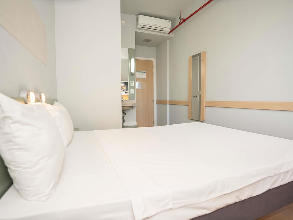 Apartamento de categoría superior con cama doble y minibar del hotel Ibis Budget São Bernardo Do Campo. Foto 3