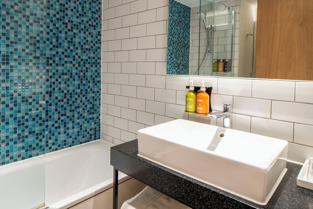 Habitación Premium, 1 cama de matrimonio grande, balcón (Canal View) del hotel Holiday Inn London Brentford Lock. Foto 18