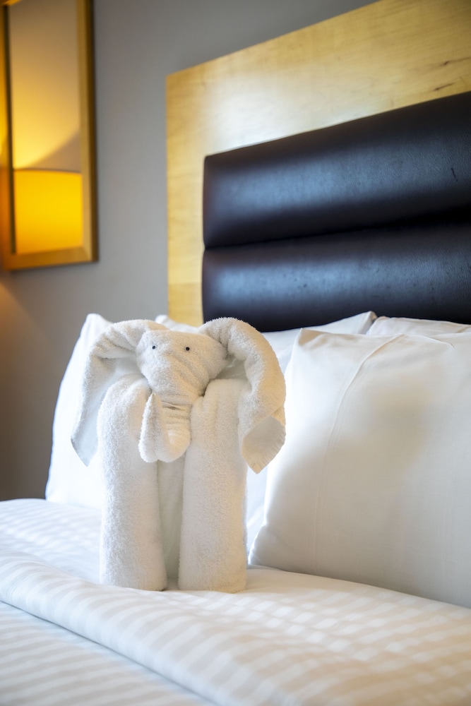 Habitación estándar, 1 cama de matrimonio del hotel Holiday Inn London Brentford Lock. Foto 9