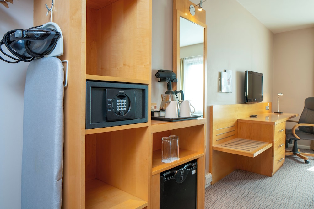 Habitación estándar, 1 cama de matrimonio del hotel Holiday Inn London Brentford Lock. Foto 18