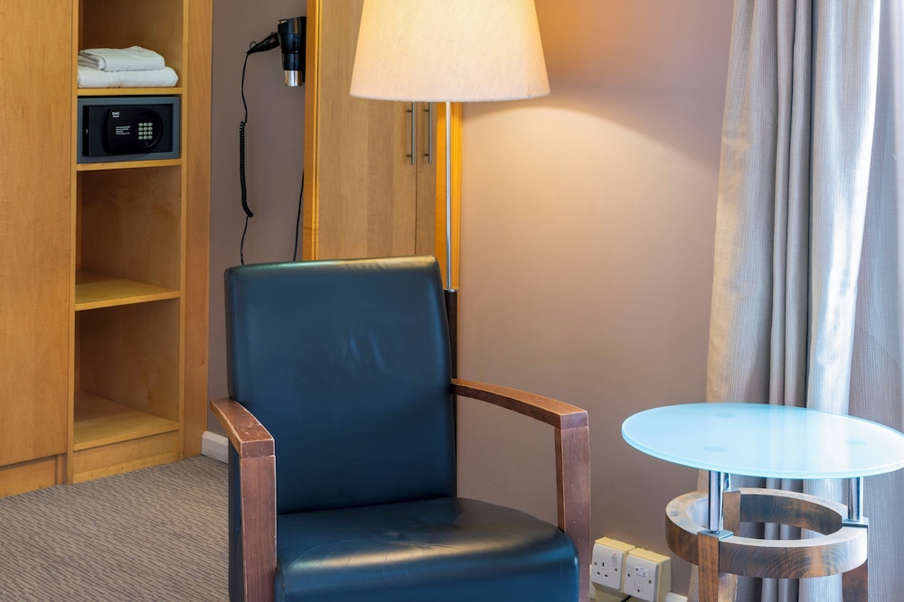 Habitación estándar, 1 cama de matrimonio del hotel Holiday Inn London Brentford Lock. Foto 22