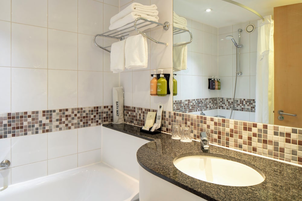 Habitación estándar, 1 cama de matrimonio del hotel Holiday Inn London Brentford Lock. Foto 37