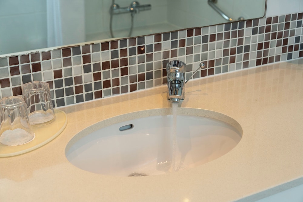 Habitación estándar, 1 cama doble, accesible para personas con discapacidad del hotel Holiday Inn London Brentford Lock. Foto 16