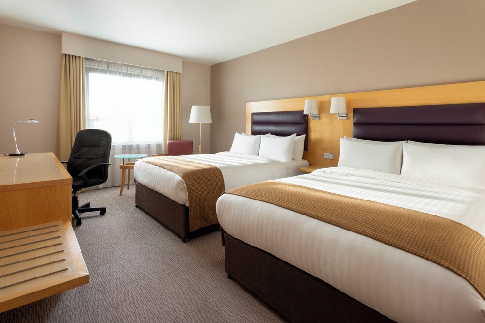 Habitación estándar, 2 camas dobles del hotel Holiday Inn London Brentford Lock. Foto 2