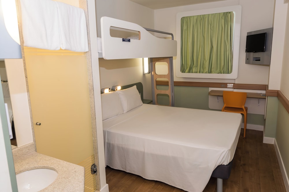 Apartamento Standard con 1 cama doble y 1 cama supletoria del hotel Ibis Budget Rj Praia De Botafogo. Foto 1
