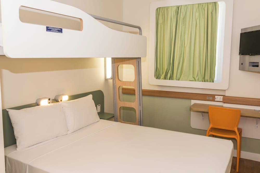Apartamento Standard con 1 cama doble y 1 cama supletoria del hotel Ibis Budget Rj Praia De Botafogo. Foto 2