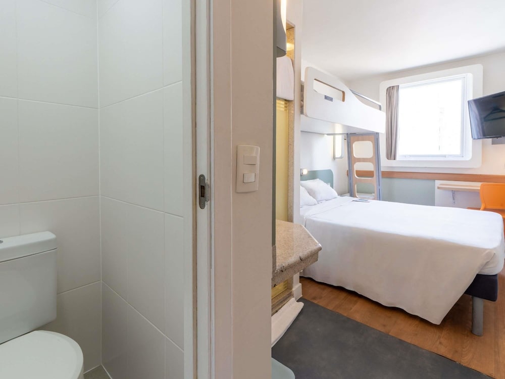 Apartamento Standard con 1 cama doble y 1 cama supletoria del hotel Ibis Budget Rj Praia De Botafogo. Foto 7