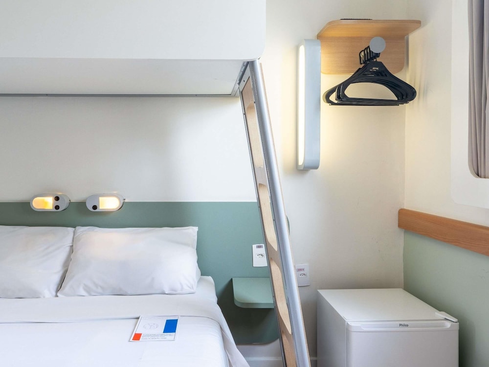 Apartamento Standard con 1 cama doble y 1 cama supletoria del hotel Ibis Budget Rj Praia De Botafogo. Foto 8