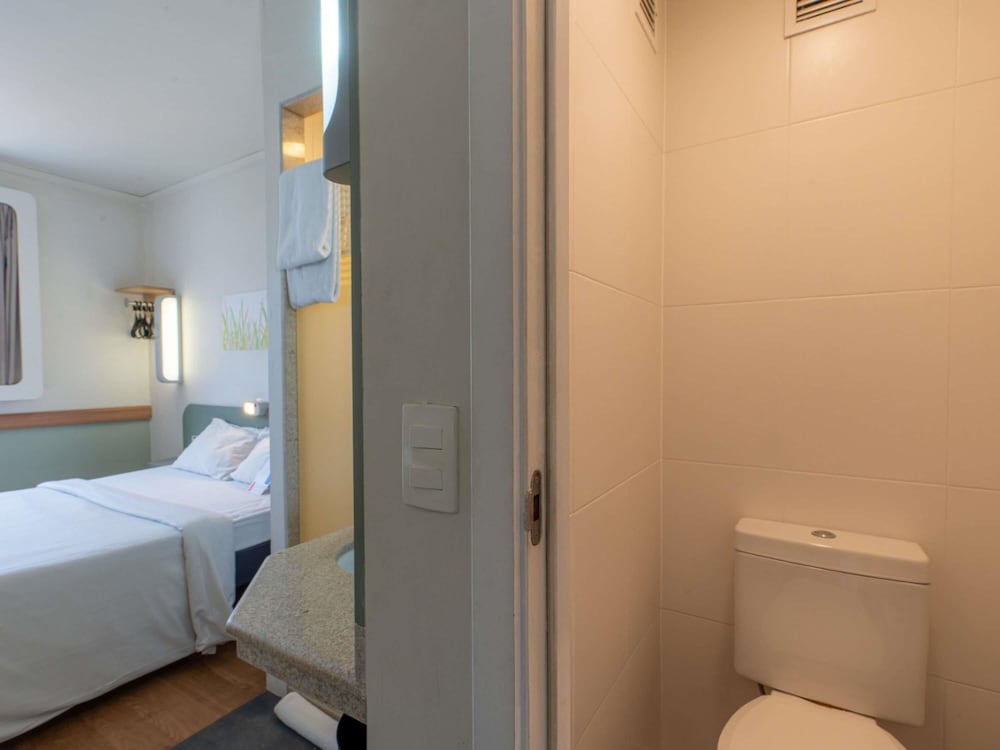 Apartamento Standard con una cama doble del hotel Ibis Budget Rj Praia De Botafogo. Foto 4